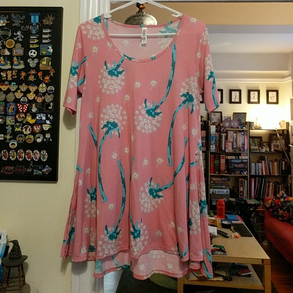 LuLaRoe Perfect T Size Small for Springtime!